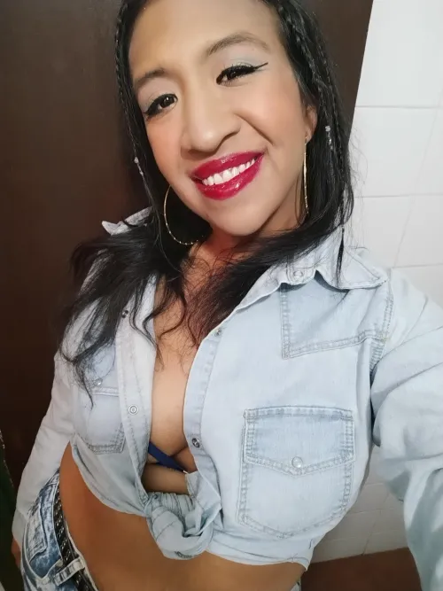 I love teasing slowly… making you imagine what it feels like to touch me.