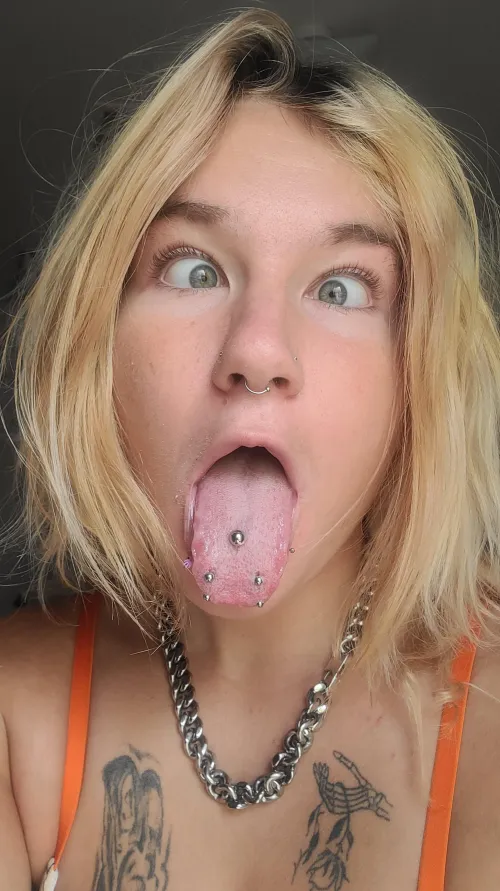 I'm going to gulp you in my mouth and crush you with my tounge bars f21