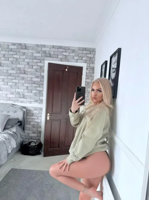 Je veux que tu commences sur mon cul