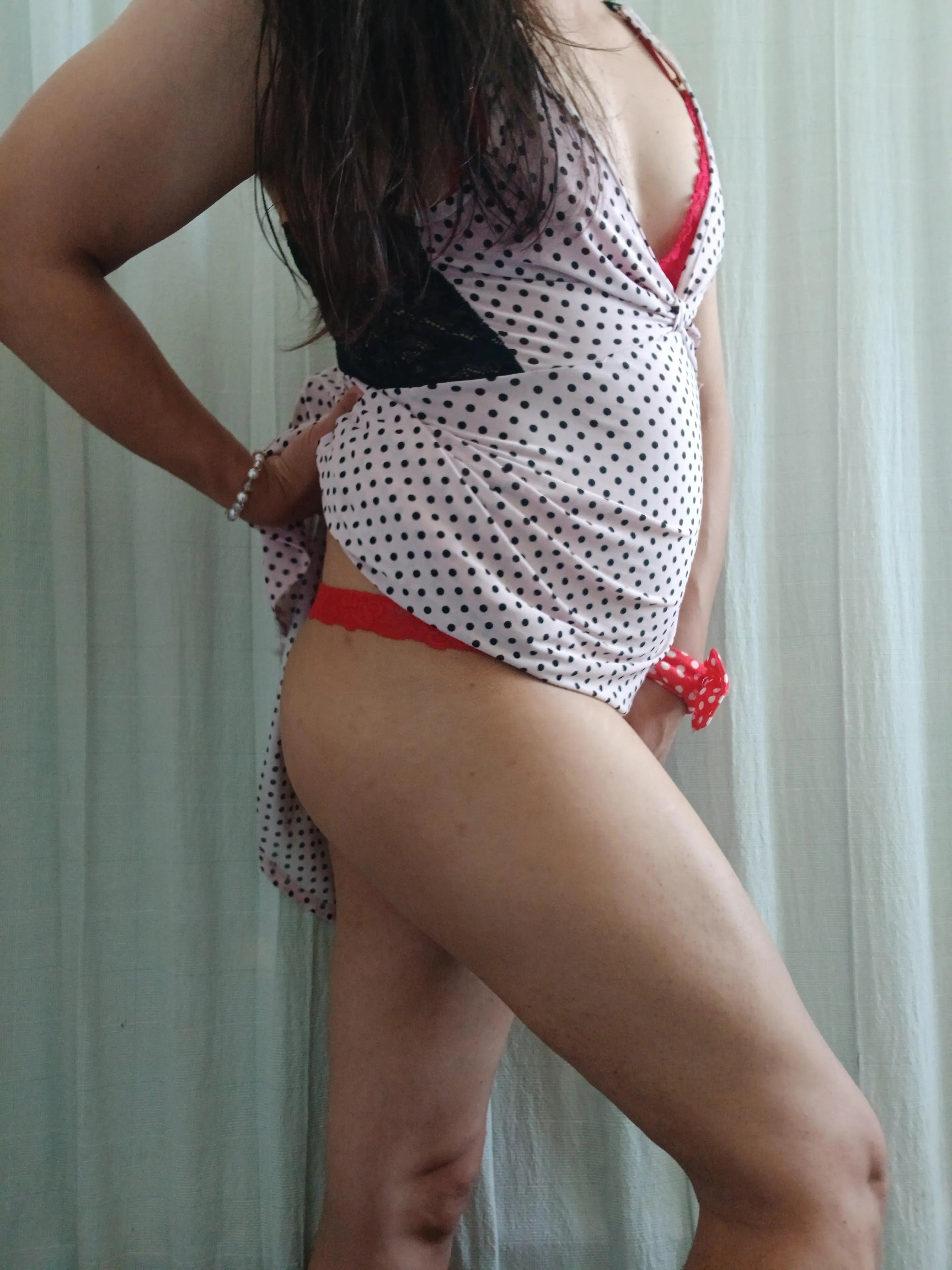 Just a little peek of my panties💋💋💋...