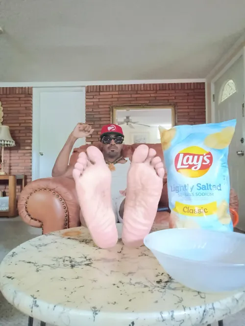 Male feet & food 🥔