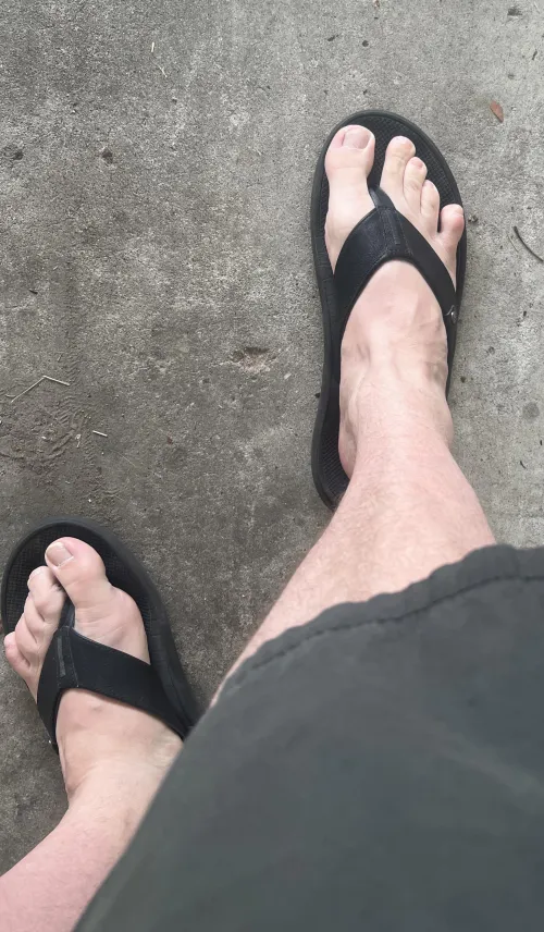 Tall dudes in flip flops? Yeah? 🤔 [36]