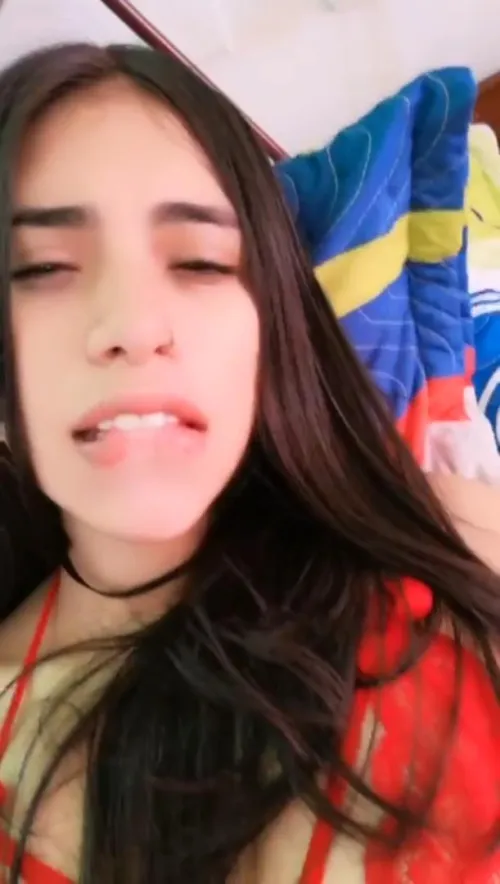 A Great Brazillian cam ⭐️⭐️⭐️⭐️⭐️ She was really attractive and seemed like she enjoyed what she was doing. I also enjoyed she didn't do the lazy thing and just stick with close-ups cause she was way to pretty for that. She dildos he
