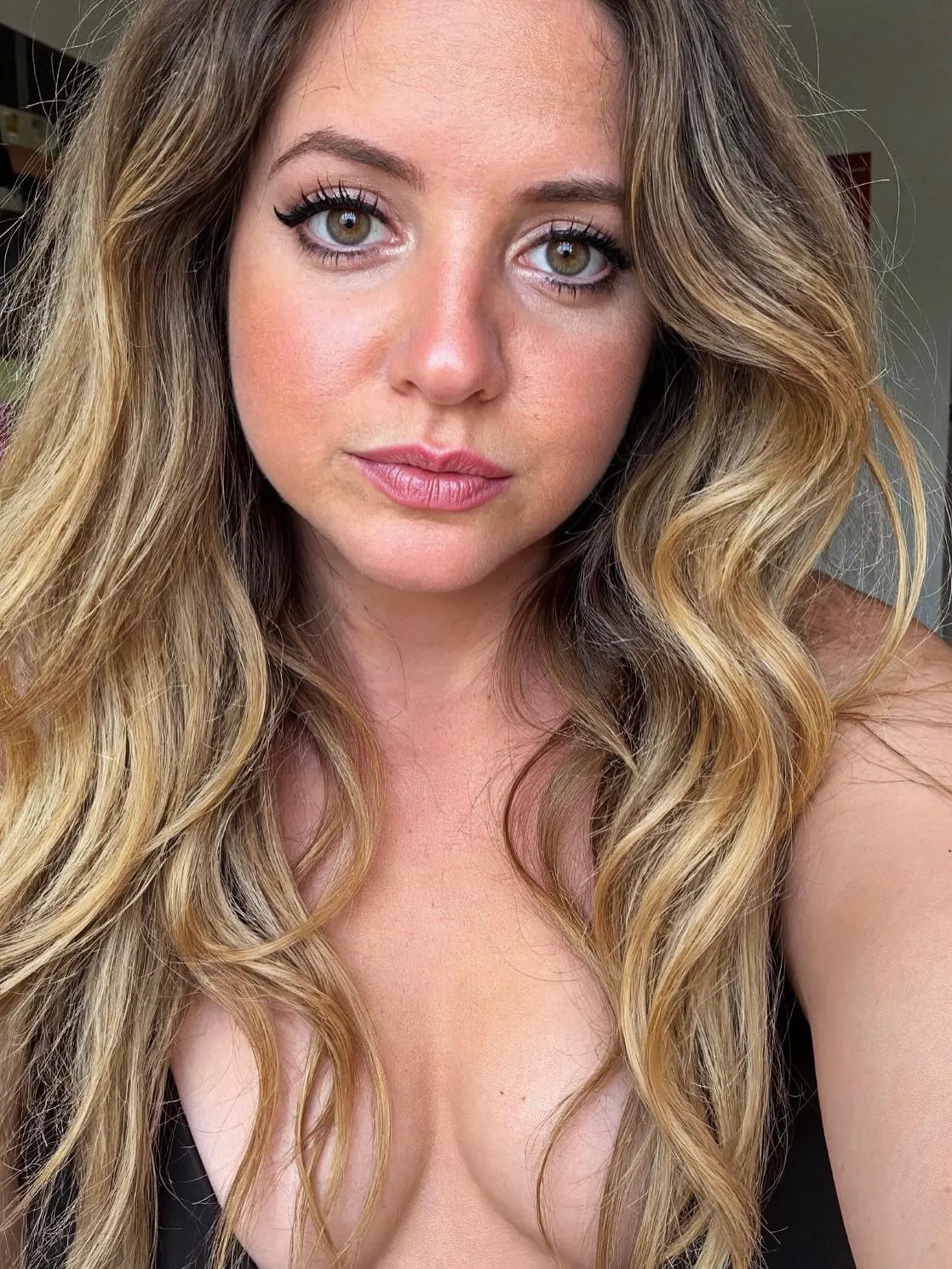 cum say hiii to me 🫶🏻