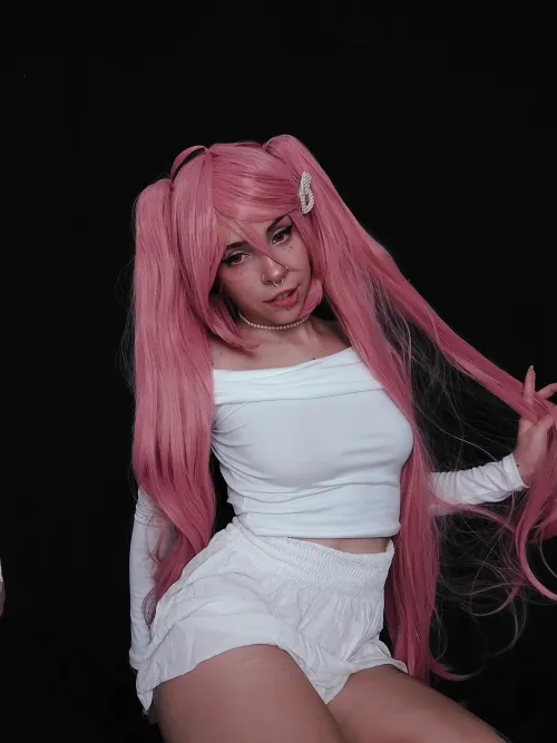 Dressed up I'll trigger you, if I lift my skirt I'm sure you will cum