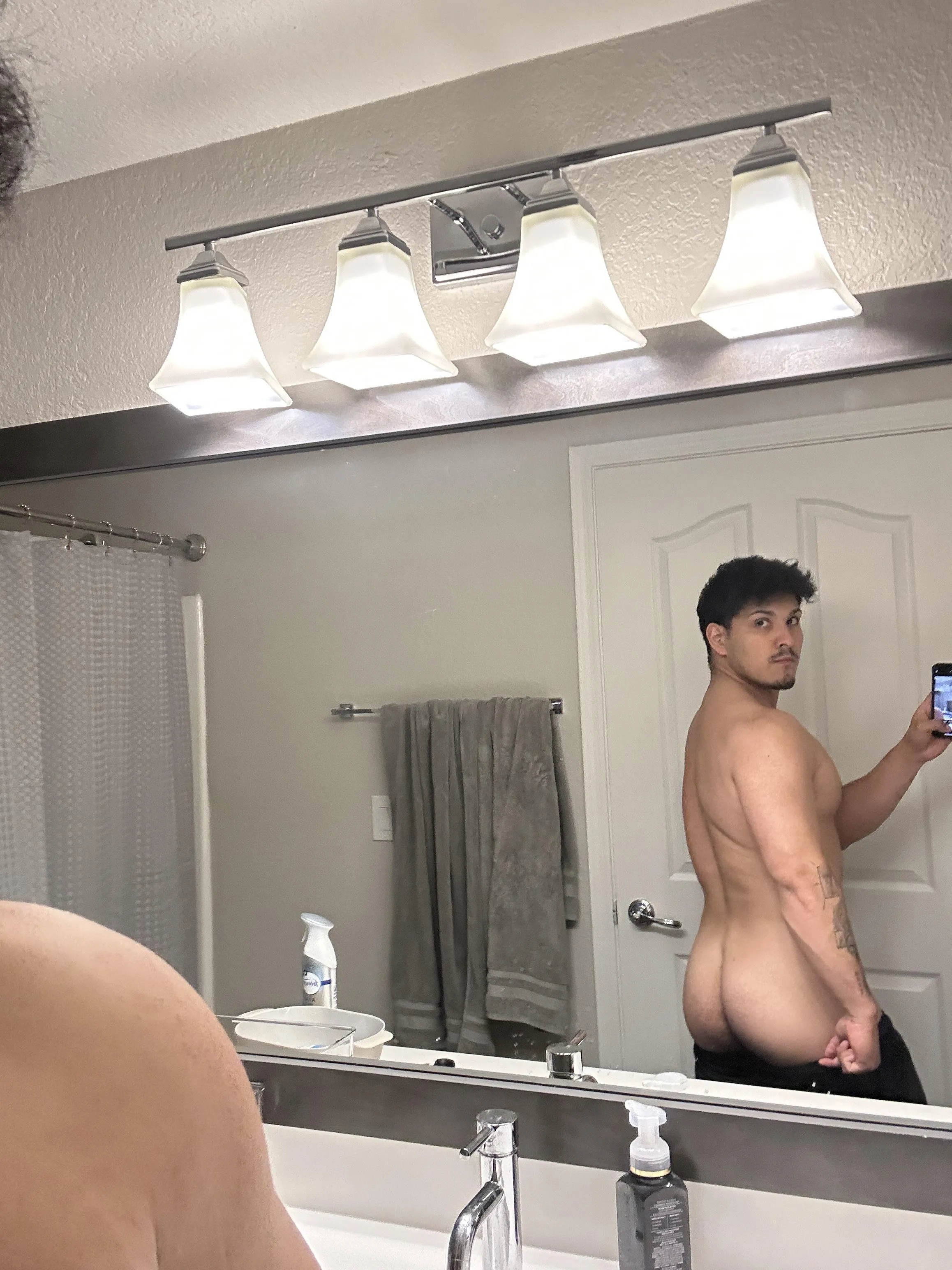 Make me a bottom this weekend😏