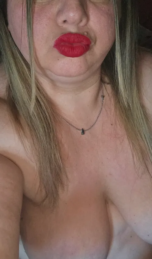 Mommy has full lips for you