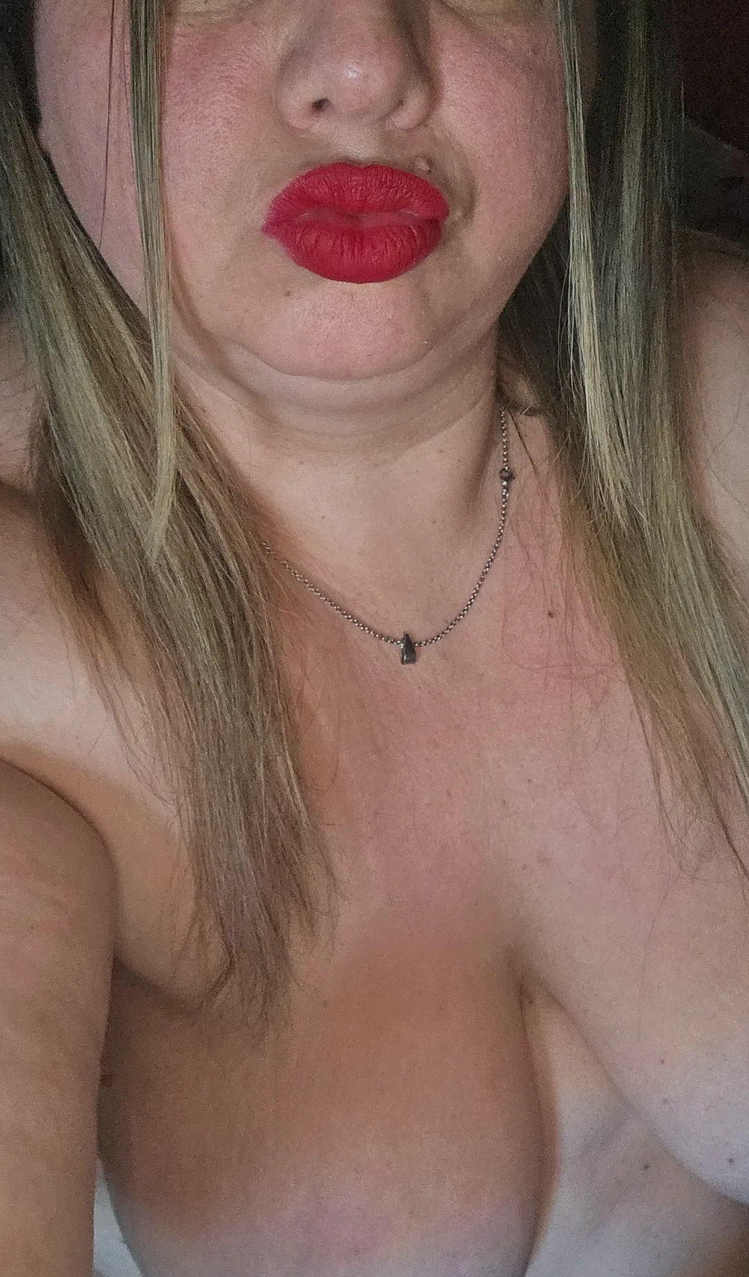 Mommy has full lips for you