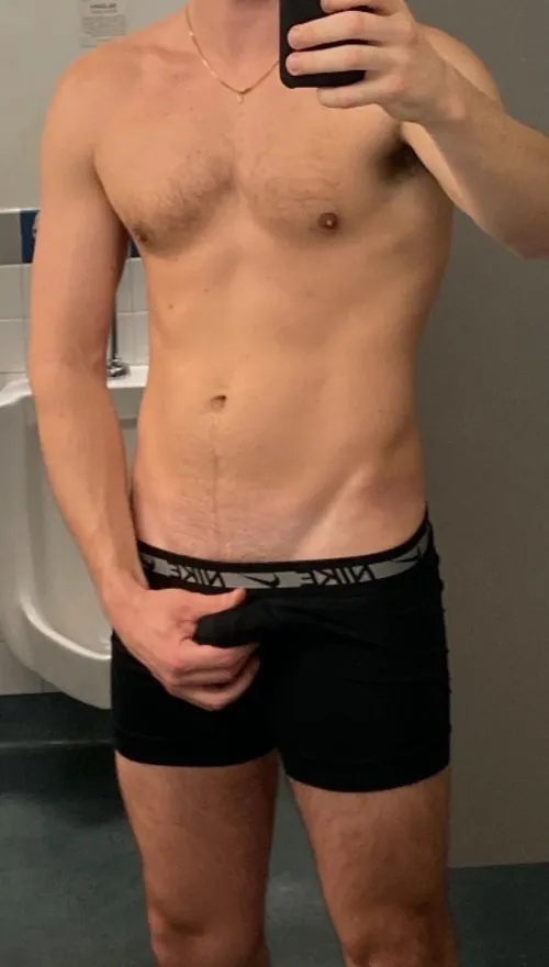 Need a cocky dom to mind fuck me