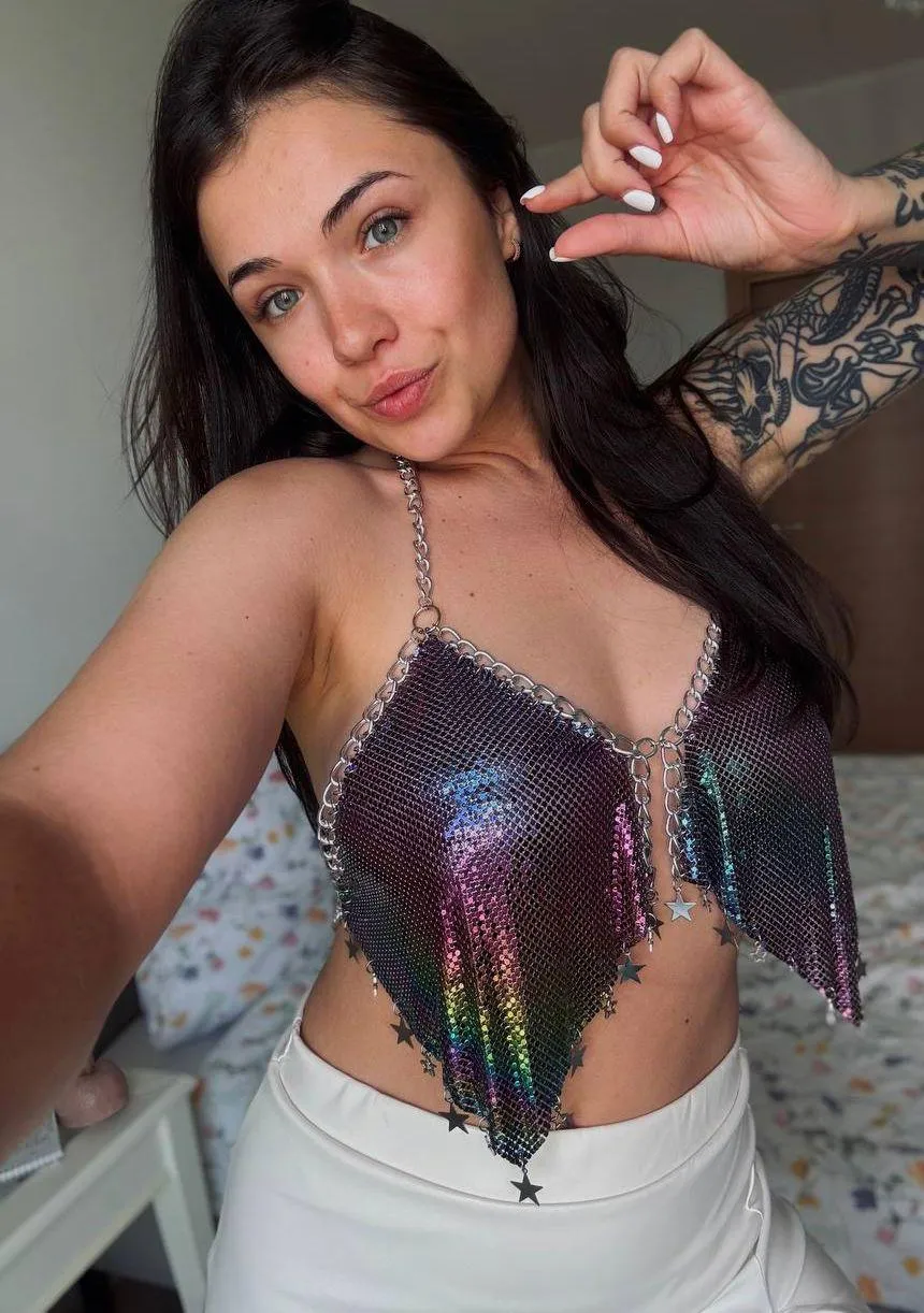 Think you’re normal sized or just tiny? Show me and I’ll be the judge 😁🤏😉