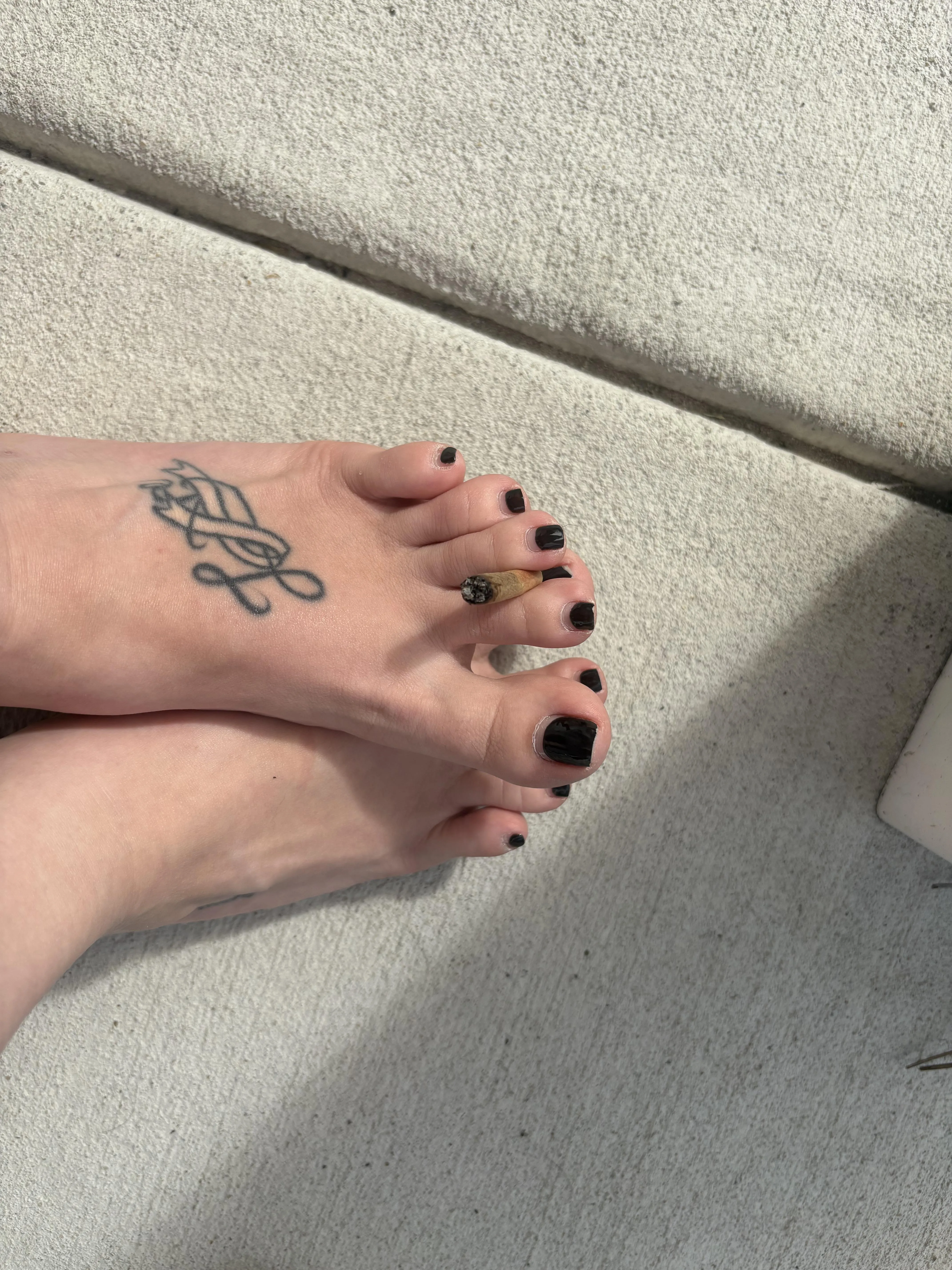 wanna enjoy my Friday afternoon joint with me?