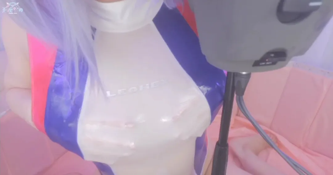 天使なの 08-09-2025 ⭐️⭐️⭐️⭐️⭐️ This was great, i don't know if i would label it ASMR but regardless it was a sexy vid. She sits in a small pool and wets her swimsuit so its see-through. Afterwards she gets a more slimy liquid and