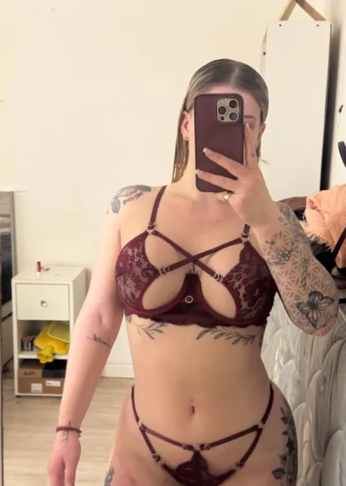 28F How hard would you fuck a married woman like me?