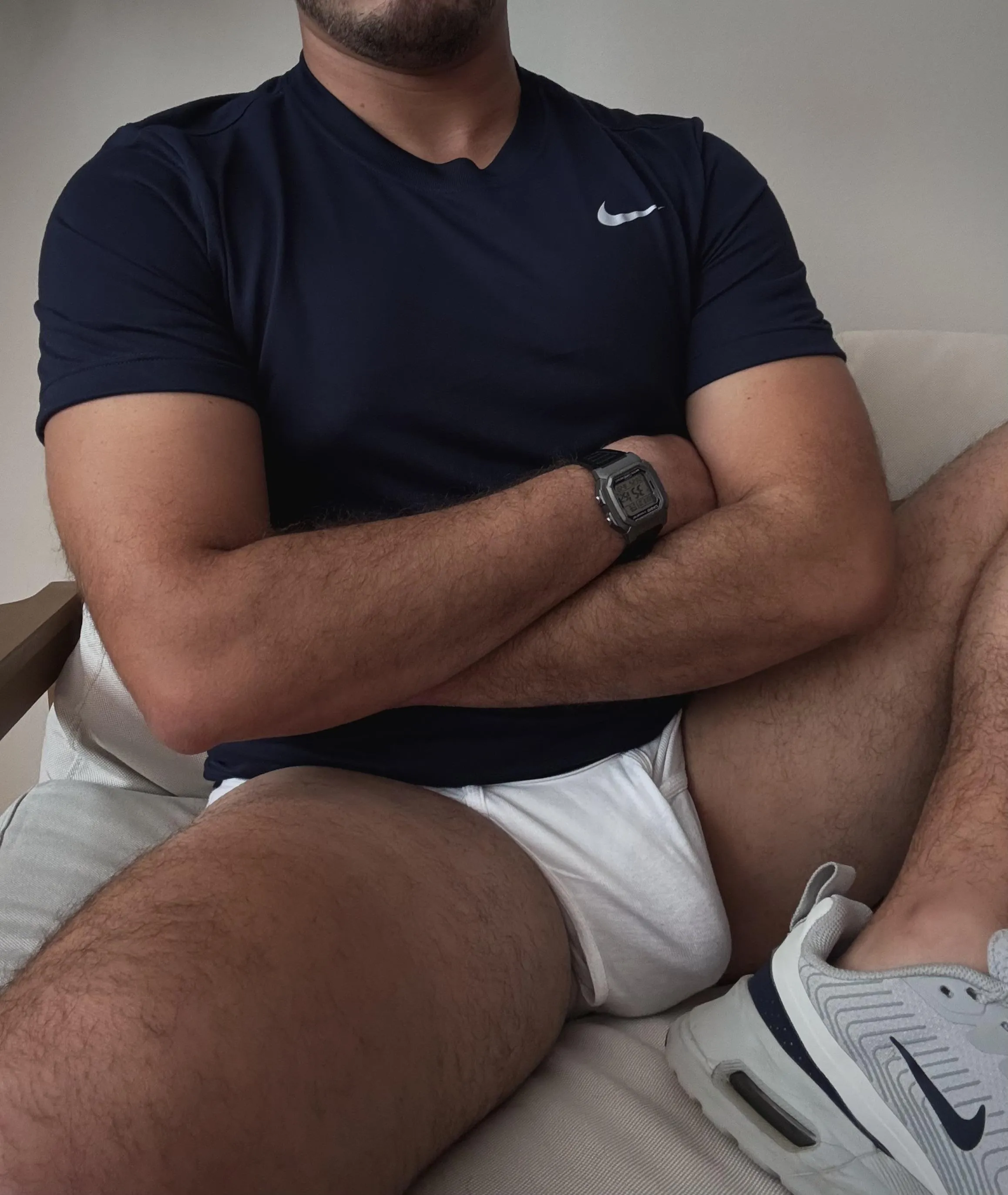 38M Sporty dude chilling at home ⚽️