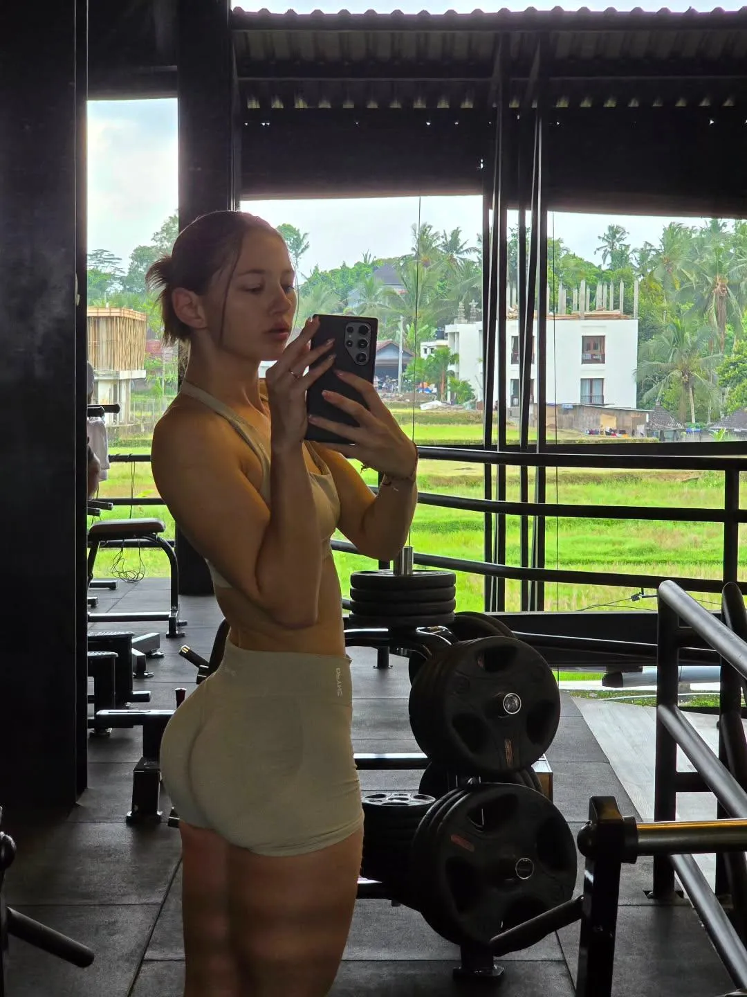 Checking my glute growth