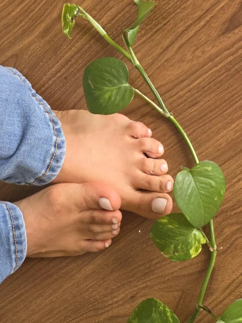 Each stroke of polish is a command written in color. Not sure that you can read this one.