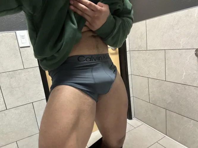 Hot gym bro bulge 🤤