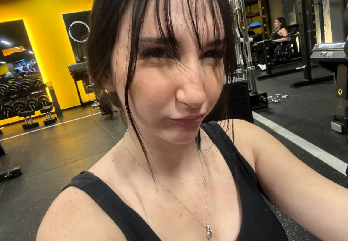 pre-gym selfie