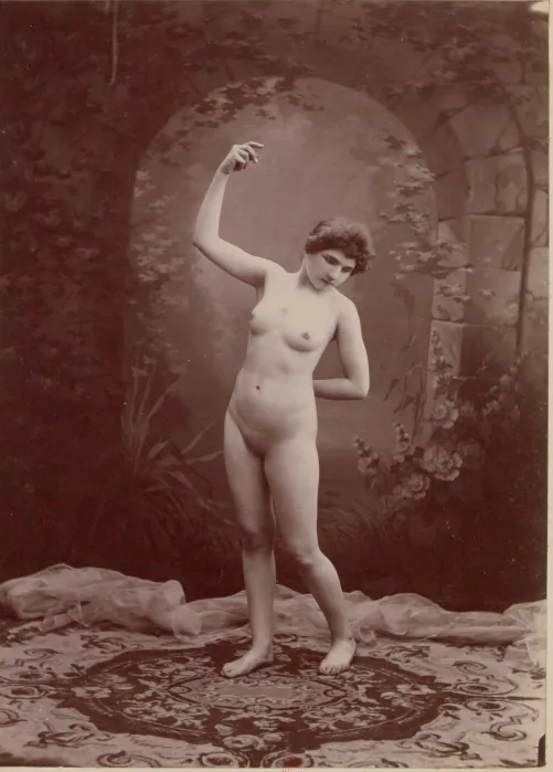 Sir, Lady B___ do feel that the gardens are somewhat dull and lacklustre, requesting a marble statue, in a classical Greek or Roman style.  The cost of such an item do cause me great consternation, but I soon put an idle servant to work which proves much