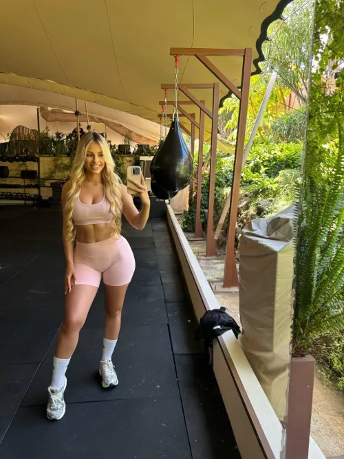 Spanking my butt before a set is a MUST