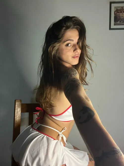 What's a girl from Tennessee gotta do to get some attention around here?