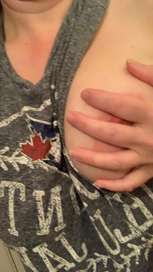 1000 upvotes et j'enlève ma main! 🥰