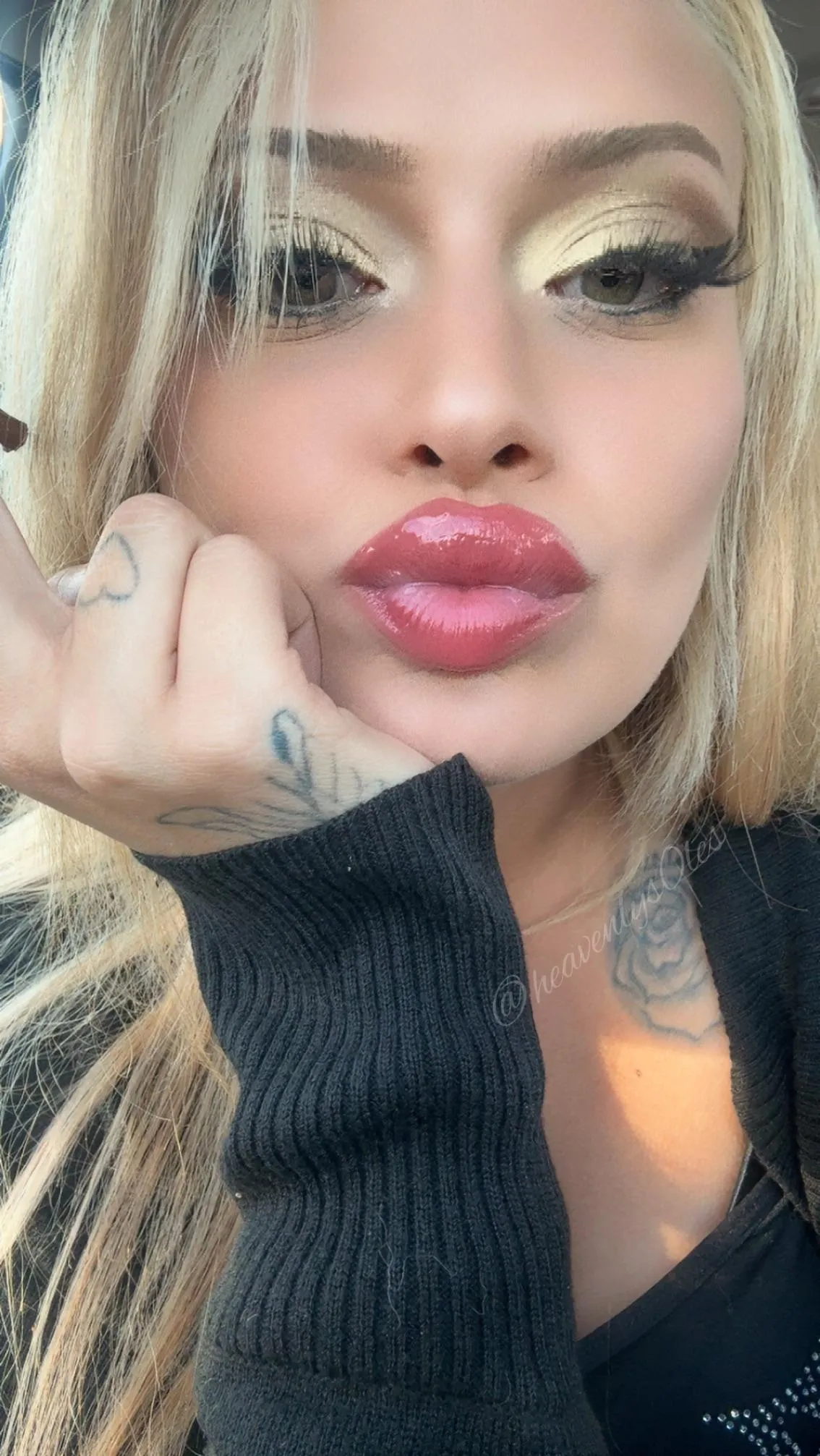 Glossy kissy face lips X heavy makeup combo 🥵