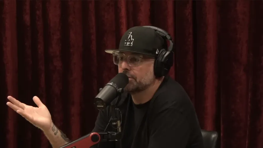 Sam Tripoli... hat TOO LOW