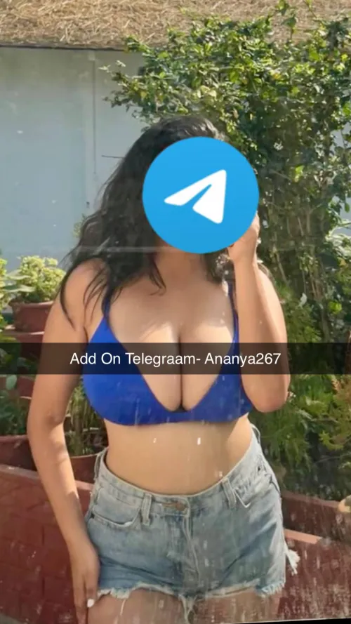 This thick girl is Horny and ready for some naughty sexting ... 