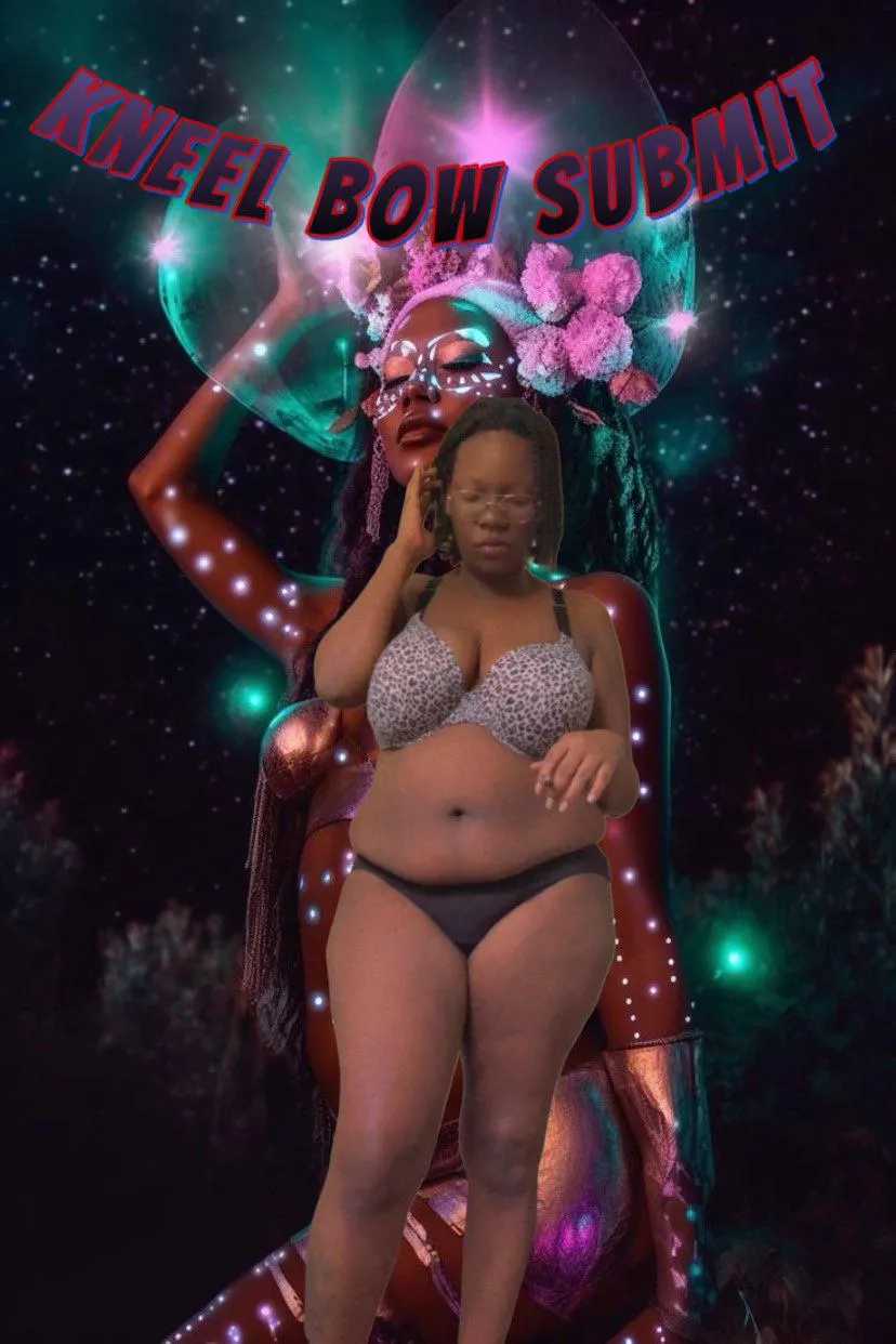 Live on loyalfans come join worship Goddess Soraya