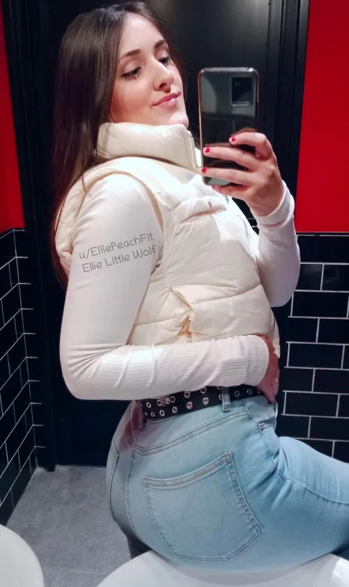 Turning around slow so you catch every curve I’m flaunting in denim