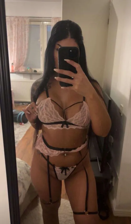 Türkin ist horny kommt wichsen👅