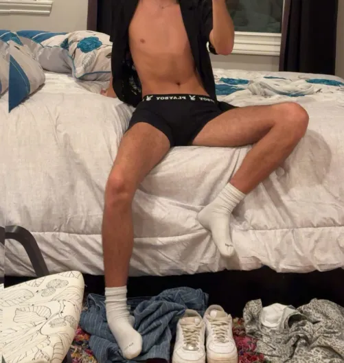 (21) making a sock fetish GC comment sc below and ill add you!