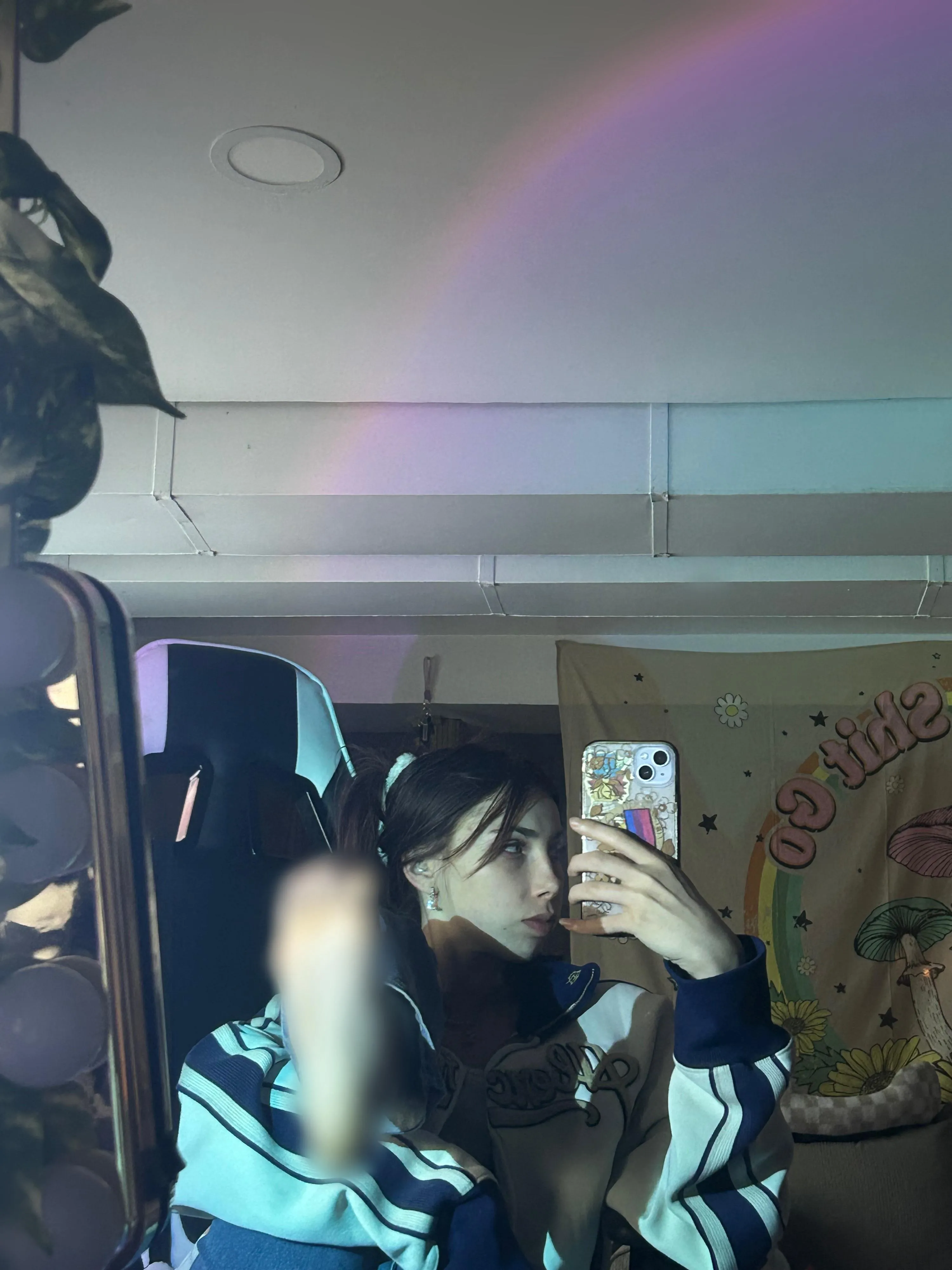 Bet you’re already zooming in like a desperate loser 👣