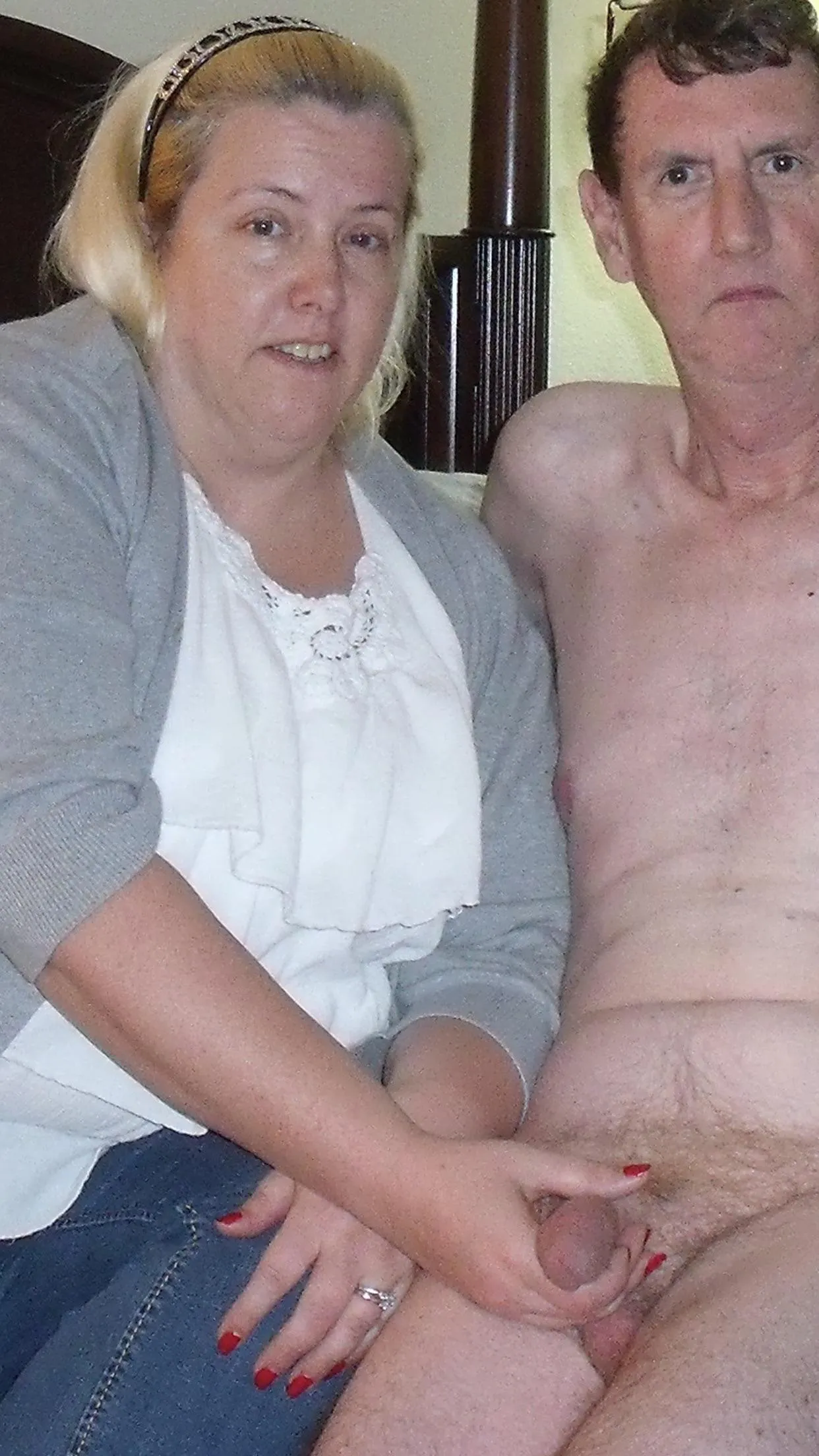 CFNM showing her friend who took the photo!