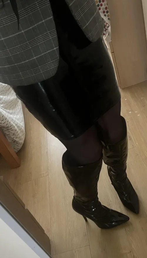 Could I be your sissy secretary?❤️