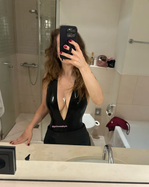 Date night with hubby... let’s see what he'll be denied this time. 💋