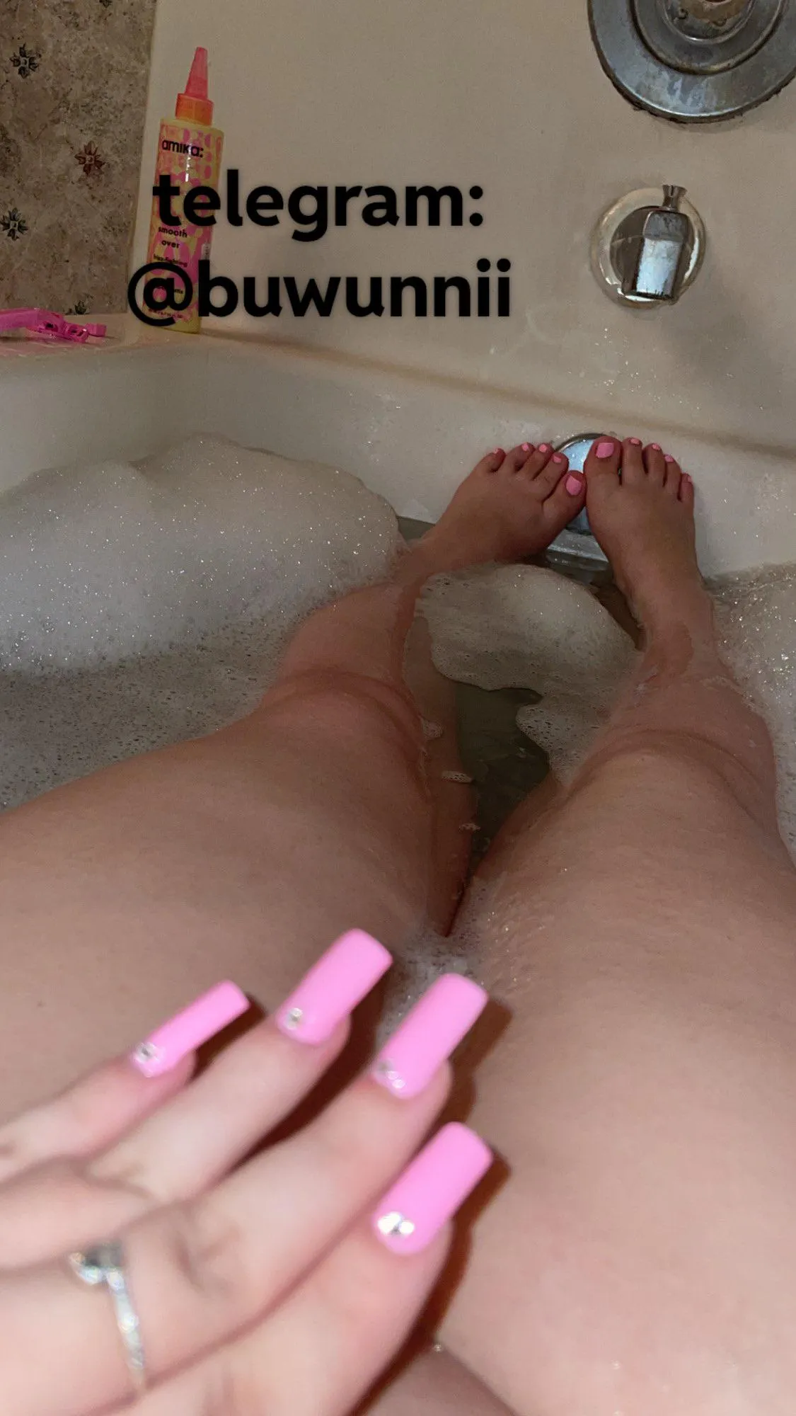 dm me daddy i’m so horny and so cheap my pussy is throbbing come help me cum daddy