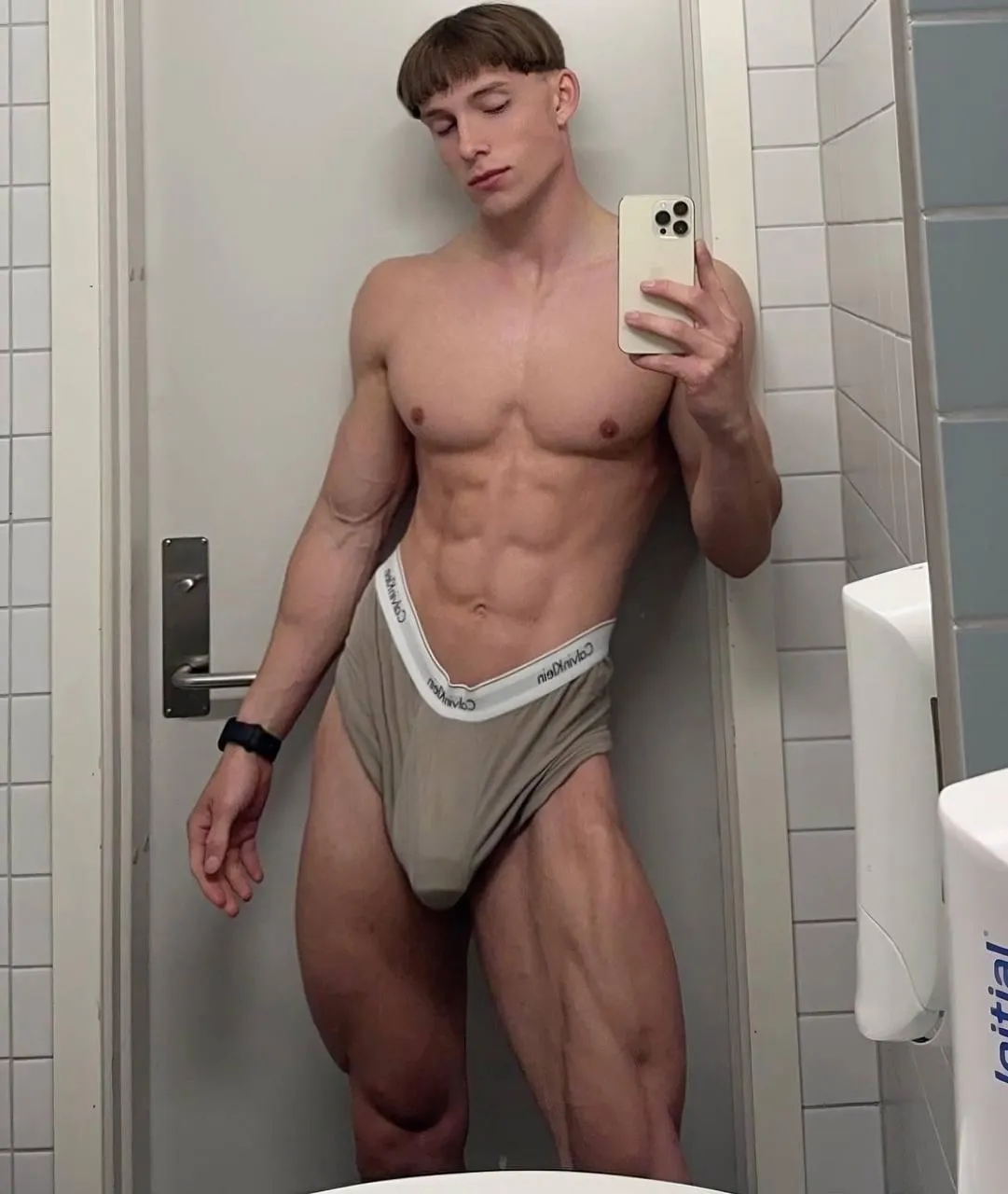 Do you find big bulges sexy?