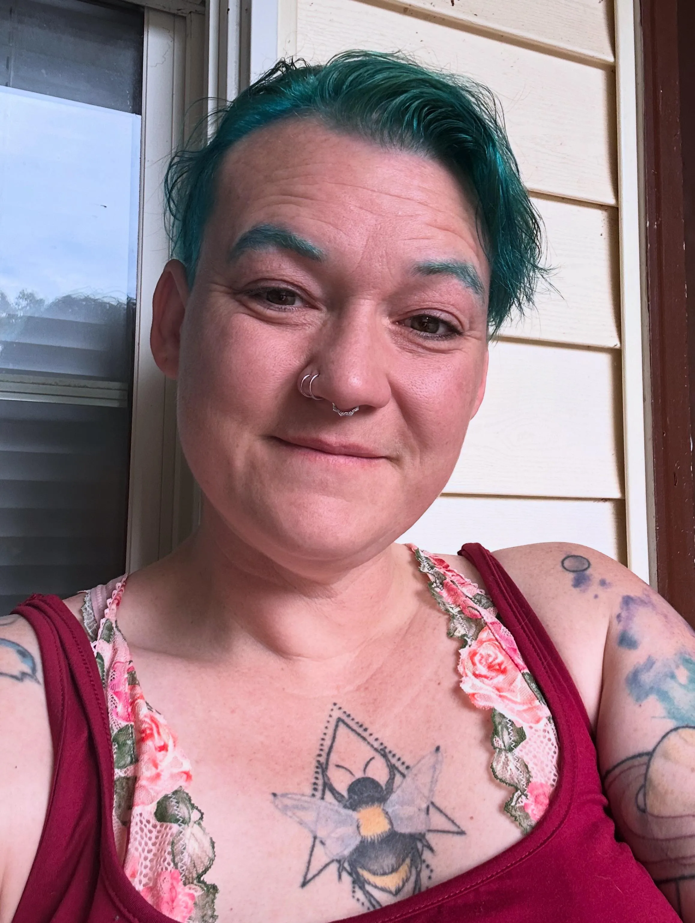 [F4MF] [39] queer Enby looking for groups