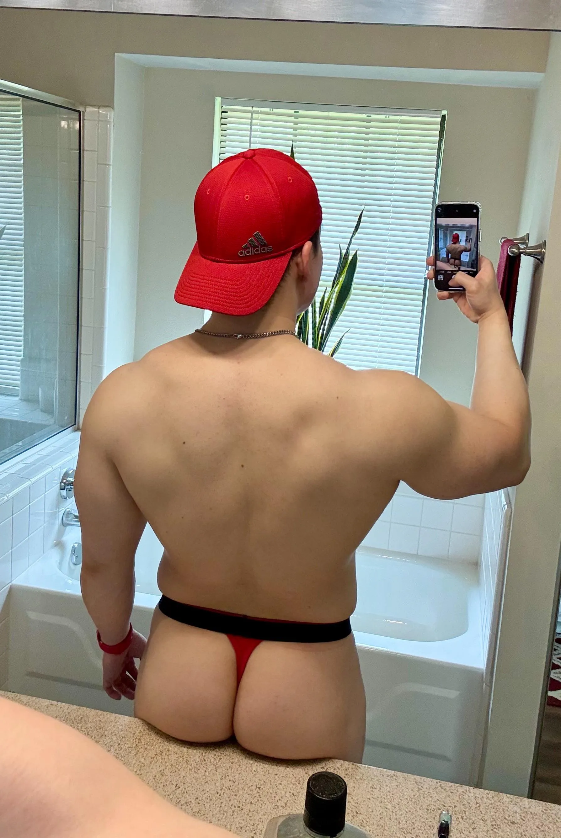 Gym bro in red thong 💪🍑