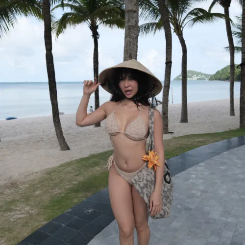 Hat barely stayed on but we made it work lol