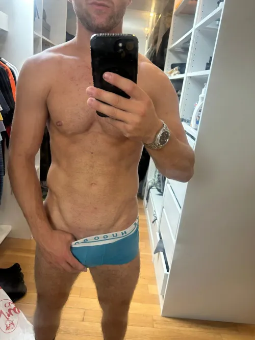 Hot mirror selfies for today.