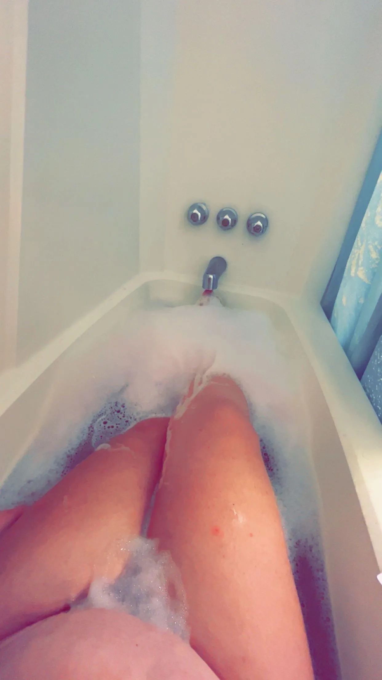 I love a good bubble bath 🤭 26  [F]