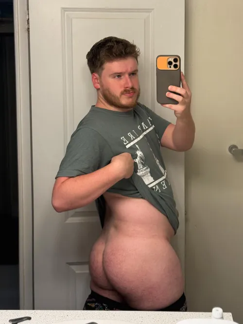 I think my ass got a little bigger this summer 🍑 [27]