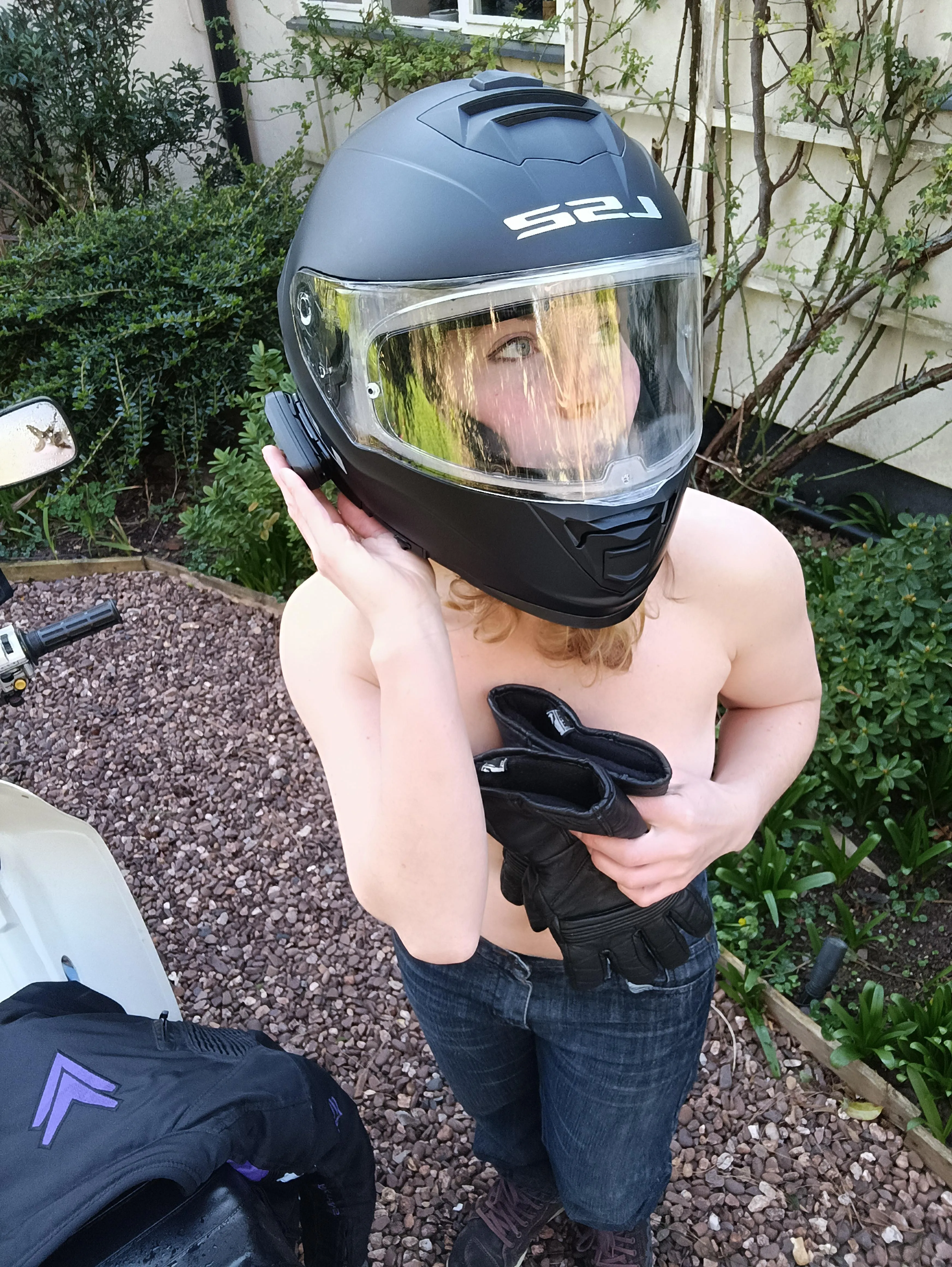 I'm curious about trying a mirrored visor