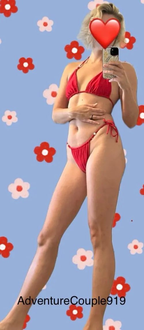 Modeling a gift from a fan 💁🏼‍♀️