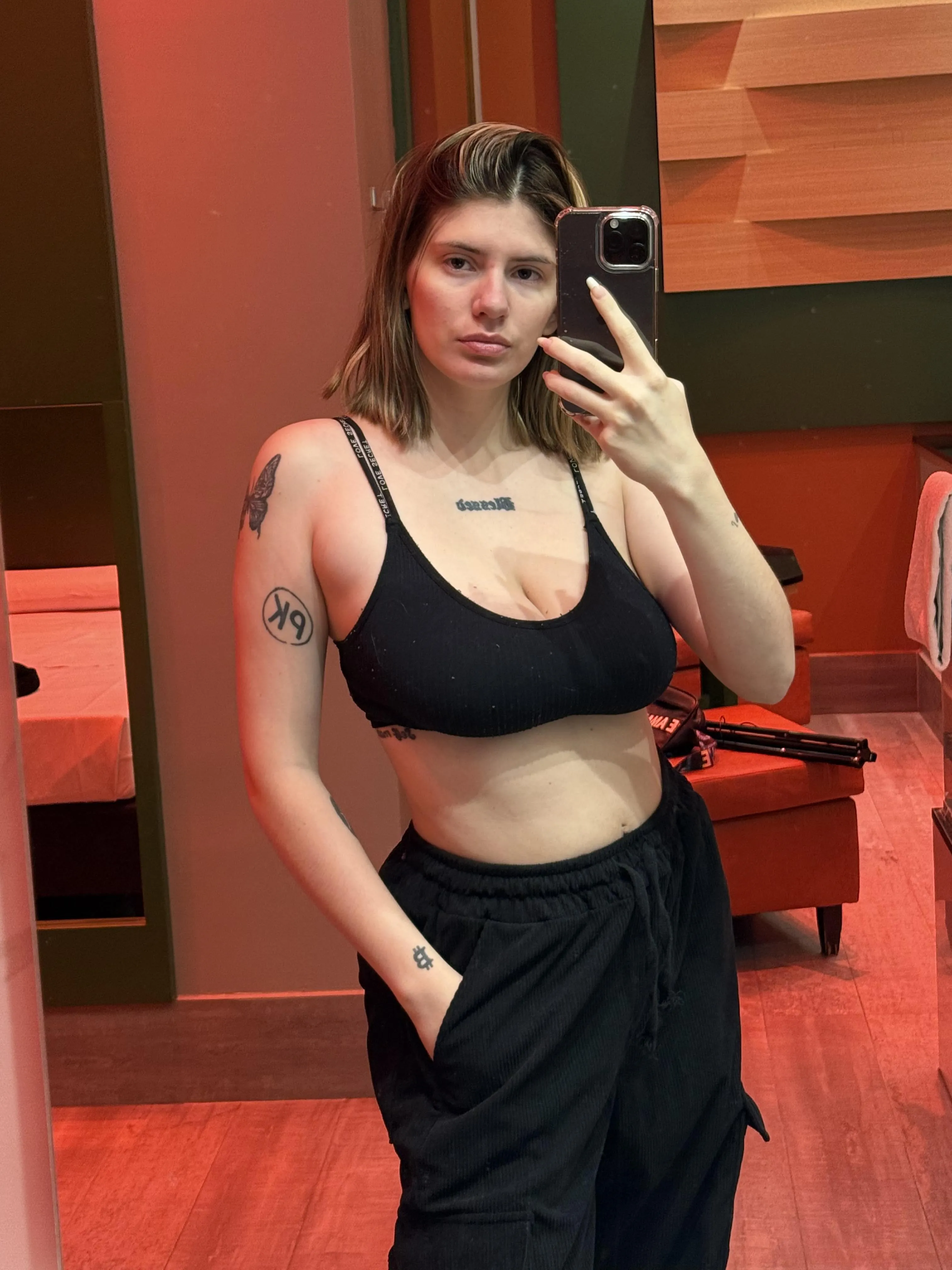 Playful brat, heavy distraction