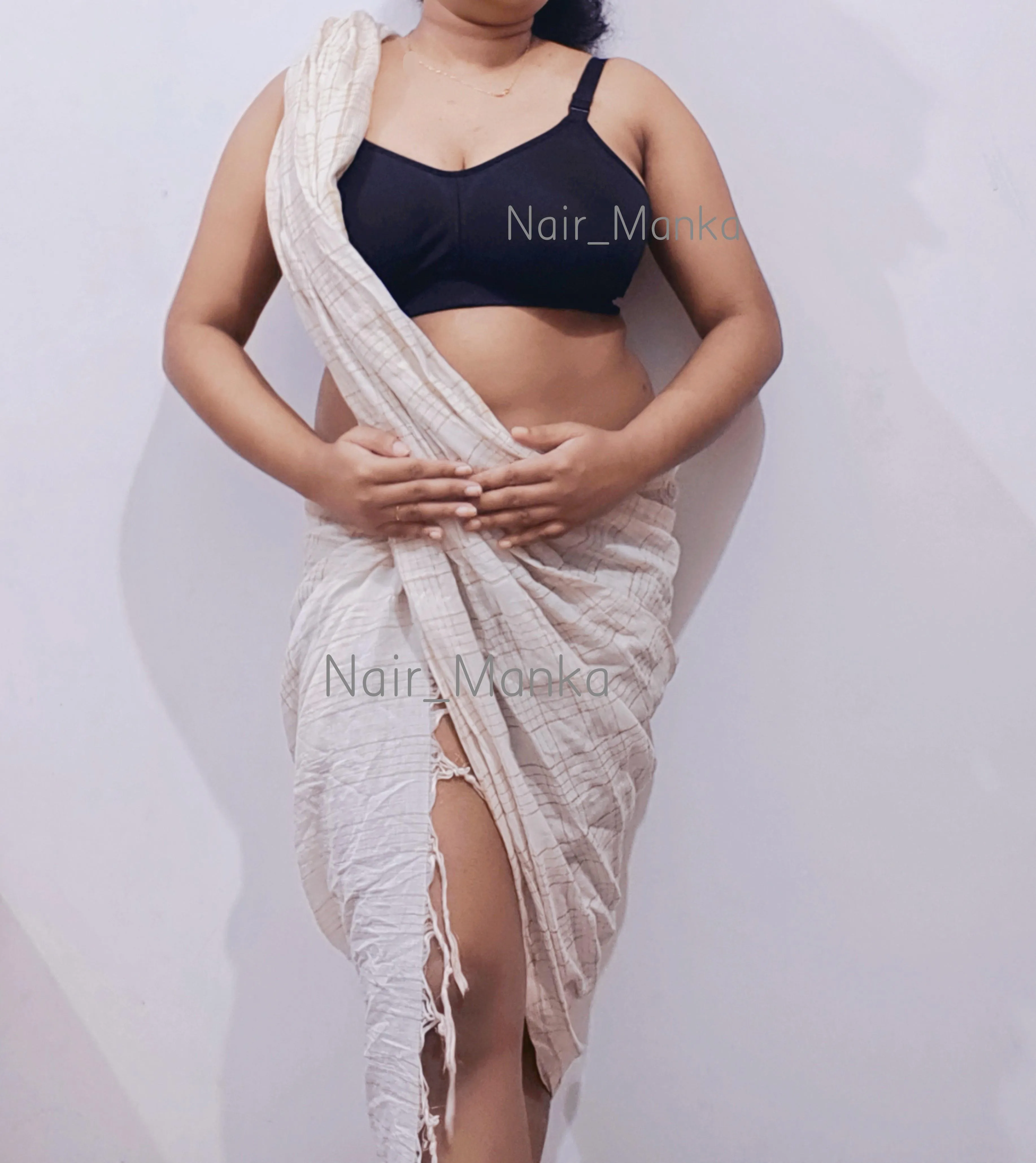 Queens don't need crowns, they wear sarees🥻🥰