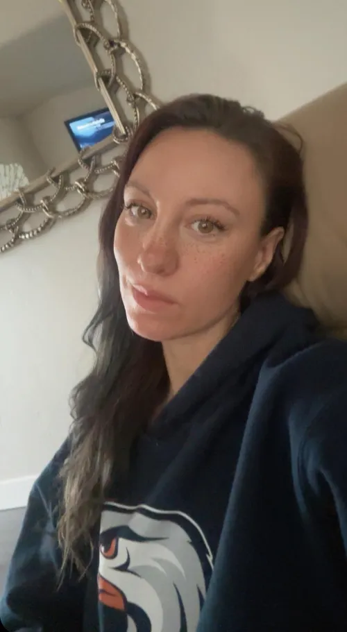 Should I fuck a random redditor who says hi?? hmm 🥰🙈